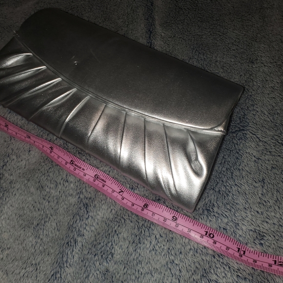 Silver Clutch - Picture 5 of 6